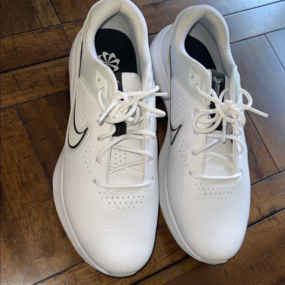 Nike Men’s White Athletic Golf Shoes with Black Swoosh